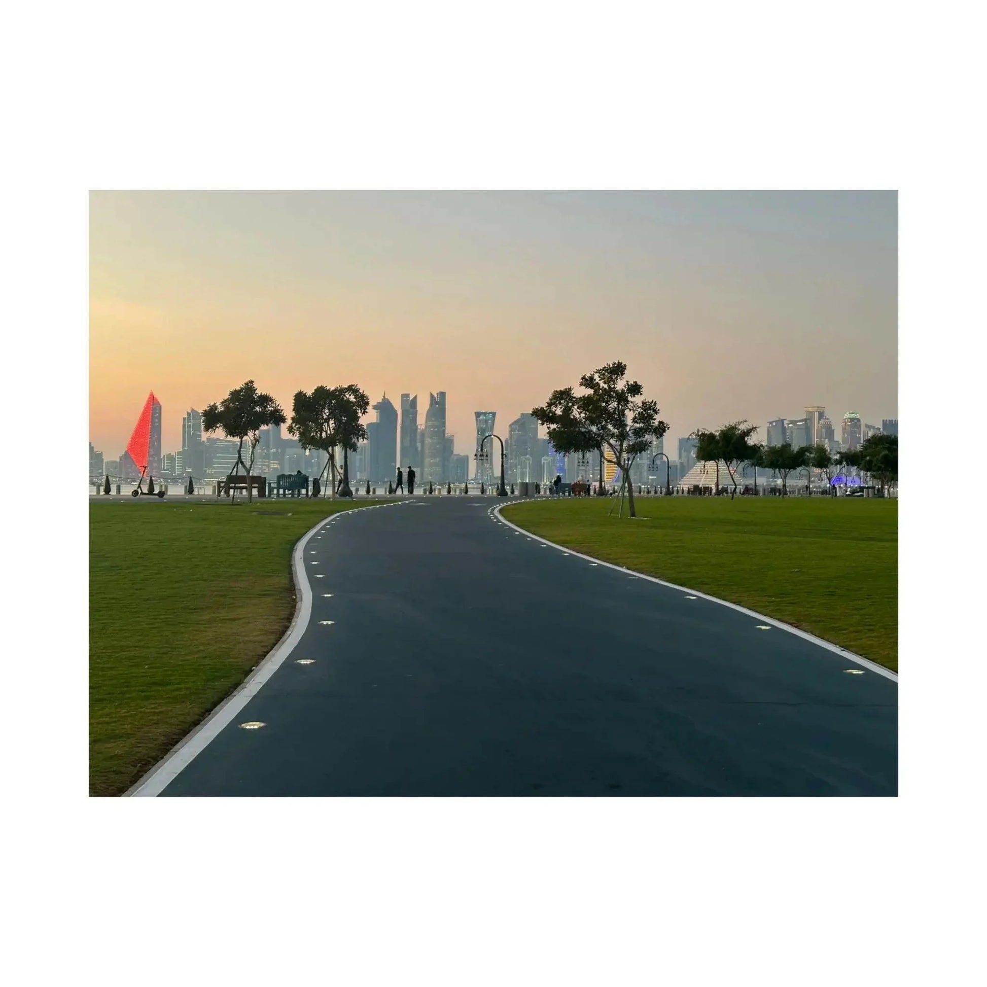 Serene Landscape Wall Art Print, Horizontal Poster for Home Decor, Nature Artwork, Scenic Wall Decor, Relaxing Atmosphere, Gift Idea - Hinnulus