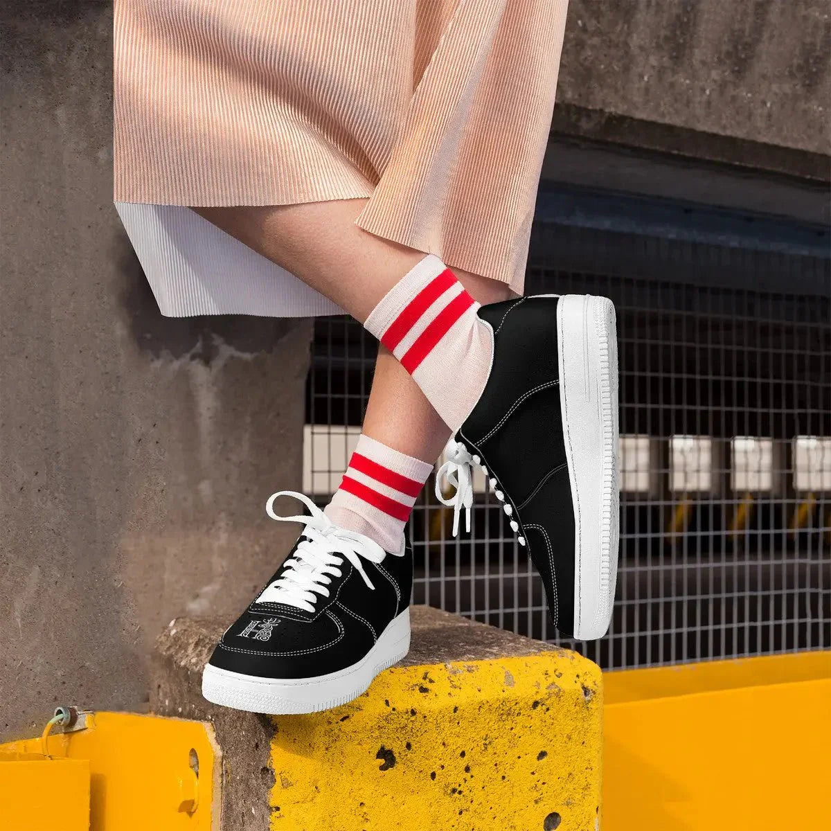 SF_F8 Low Top Unisex Sneaker - Hinnulus