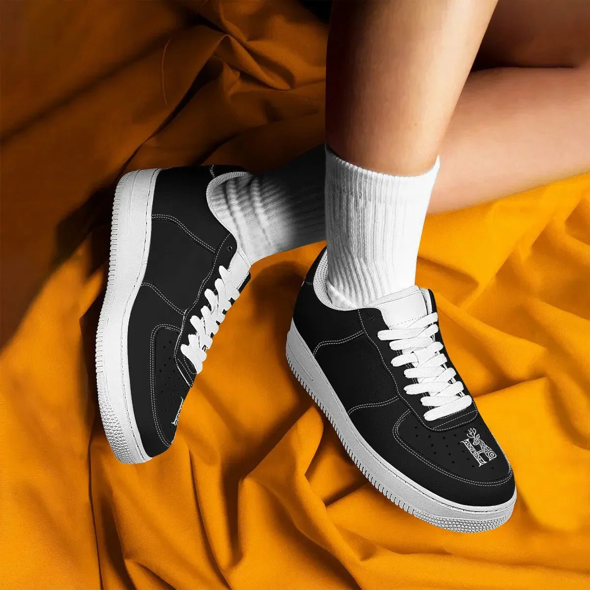 SF_F8 Low Top Unisex Sneaker - Hinnulus